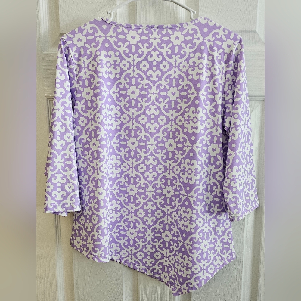 Lulu B Small Lavender Floral Top Asymetal Hem 3/4 Sleeve activeware - Picture 2 of 8